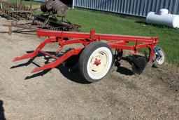 IH 3 bottom fast hitch plow, has extra bottom