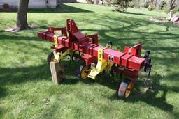   IH 2 row cultivator Danish tine w/ rolling shields