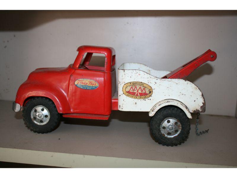 Tonka Toys Metal Tow Truck