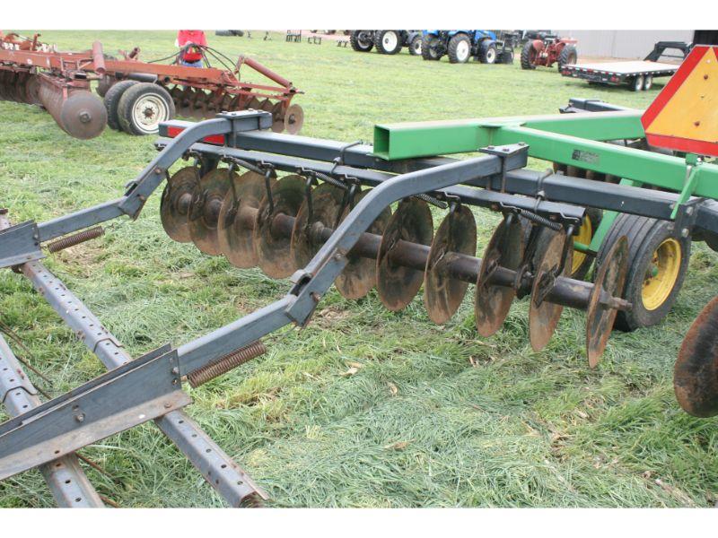 JD #630 16’ Tandem Disc w/20” Blades & 3 Bar Harrow – VG Cond.