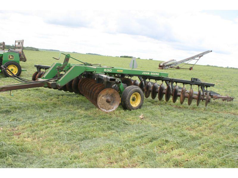 JD #630 16’ Tandem Disc w/20” Blades & 3 Bar Harrow – VG Cond.