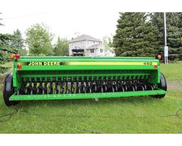 JD #450 - 14’ Grain Drill on Low Rubber w/Grass Seed – Sharp!
