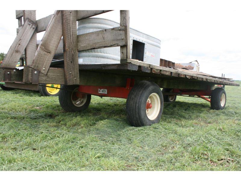 9’x20’ Wdn. Hay Rack w/Backs & Kory 6072 Running Gear