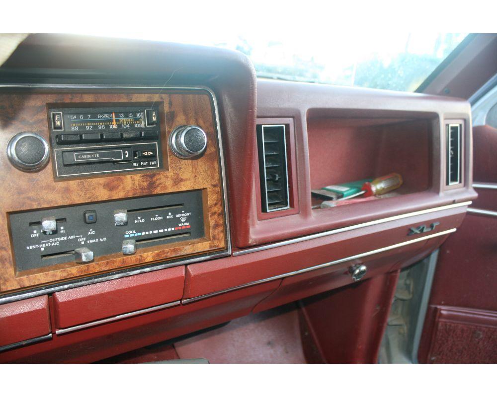 1984 Ford Bronco 2XLT, 2 door, V-6