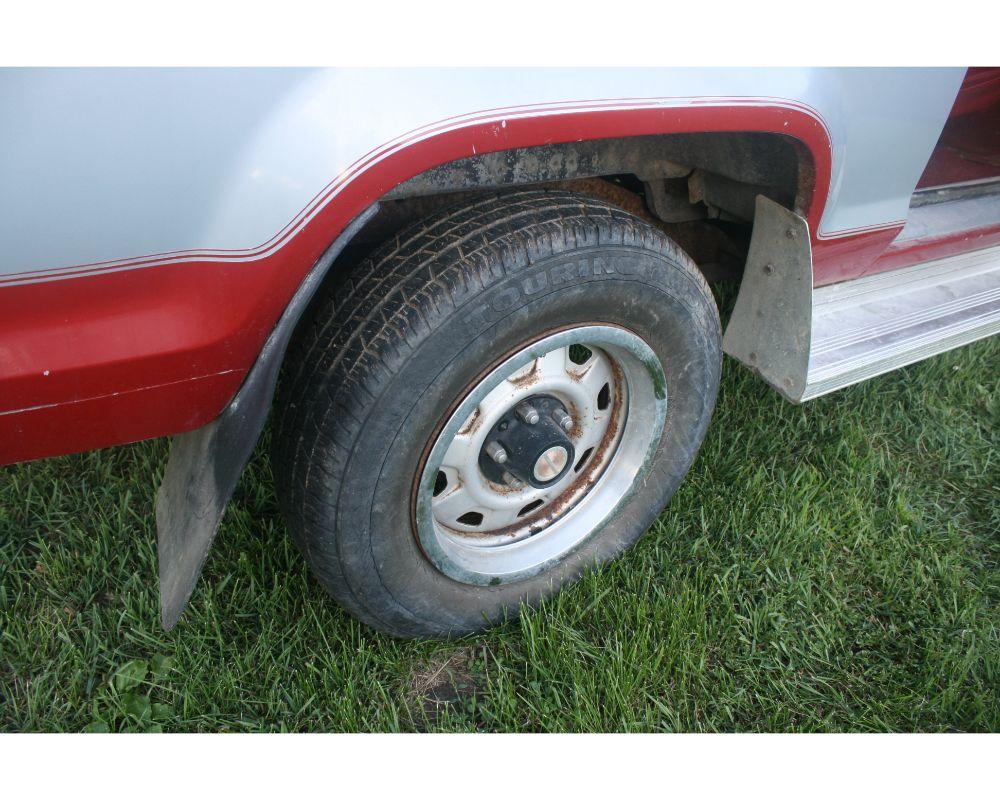 1984 Ford Bronco 2XLT, 2 door, V-6