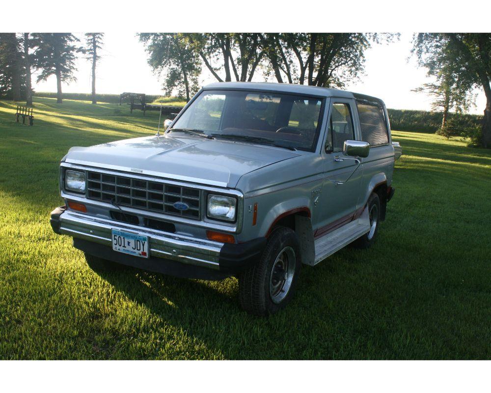 1984 Ford Bronco 2XLT, 2 door, V-6