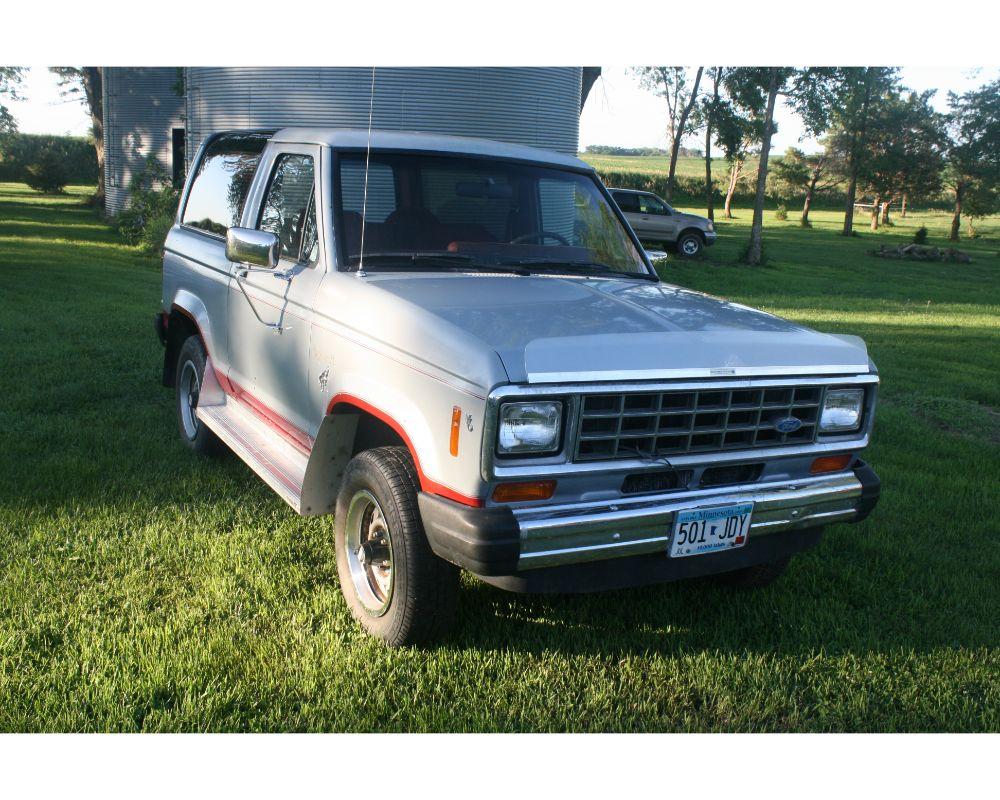 1984 Ford Bronco 2XLT, 2 door, V-6