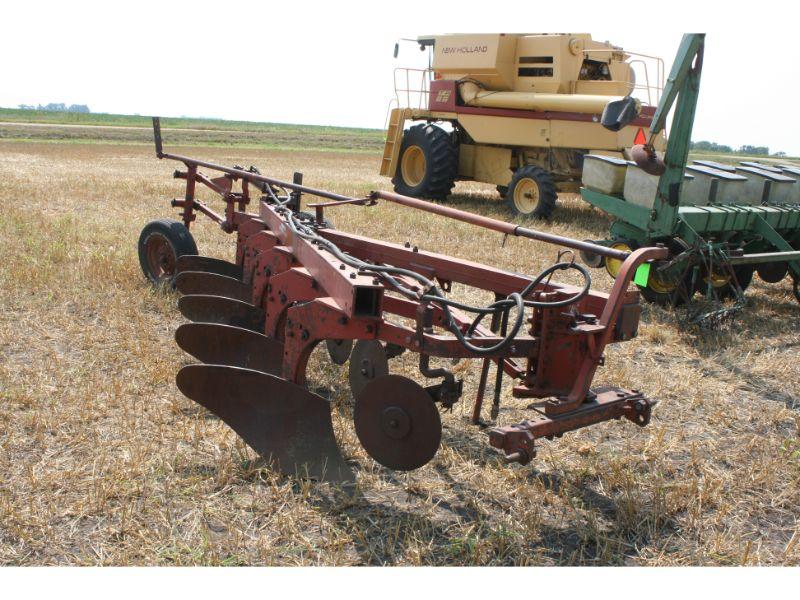 IH #700 5 Bottom Plow;