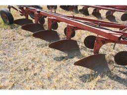 IH #550 5 Bottom Plow