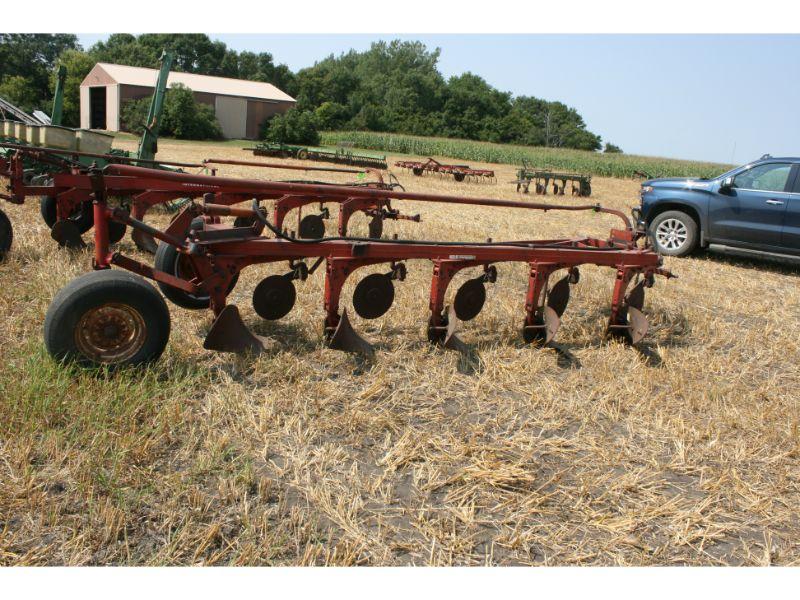 IH #550 5 Bottom Plow