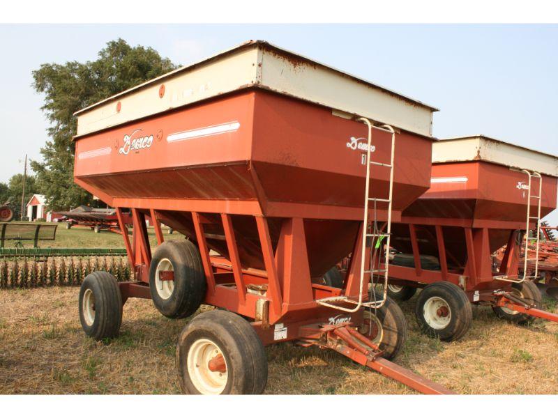 Demco 325 Bu. Gravity Wagon