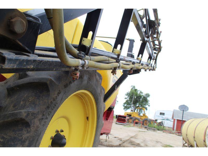 Demco Conquest Sprayer w/1,100 Gal. Tank & 60’ Hyd. Booms, Foamer, MT 3405 Monitor