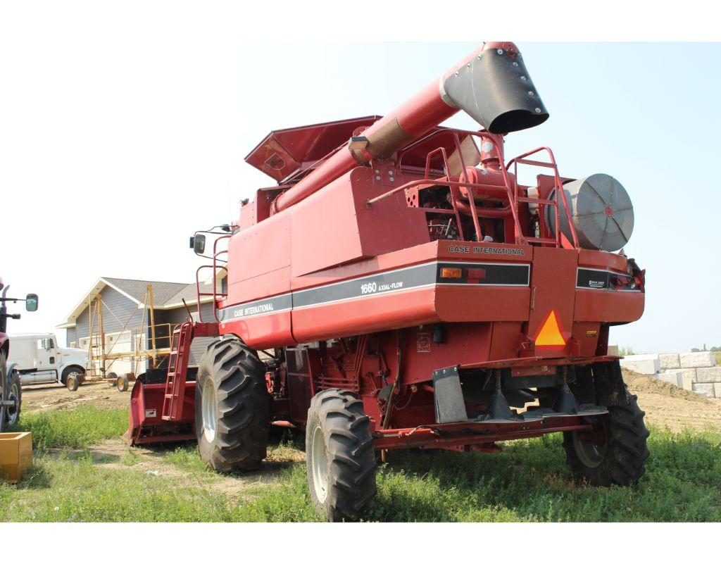 Case-IHC 1660 axial-flow diesel combine