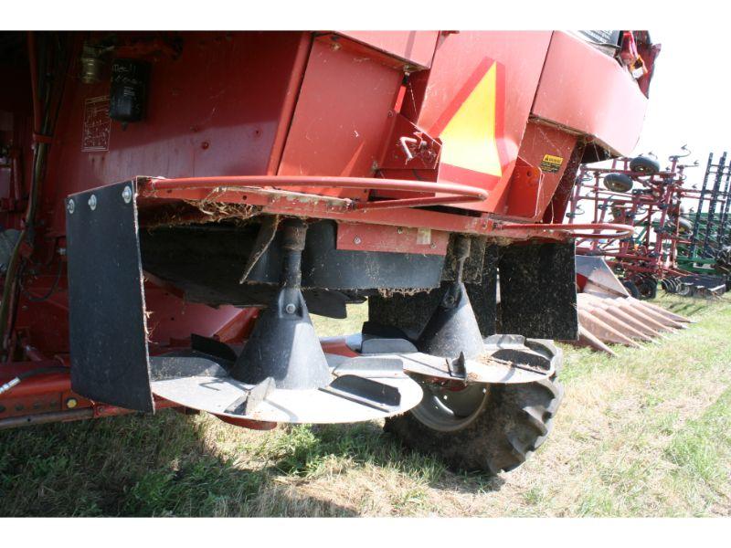 Case-IHC 1660 axial-flow diesel combine