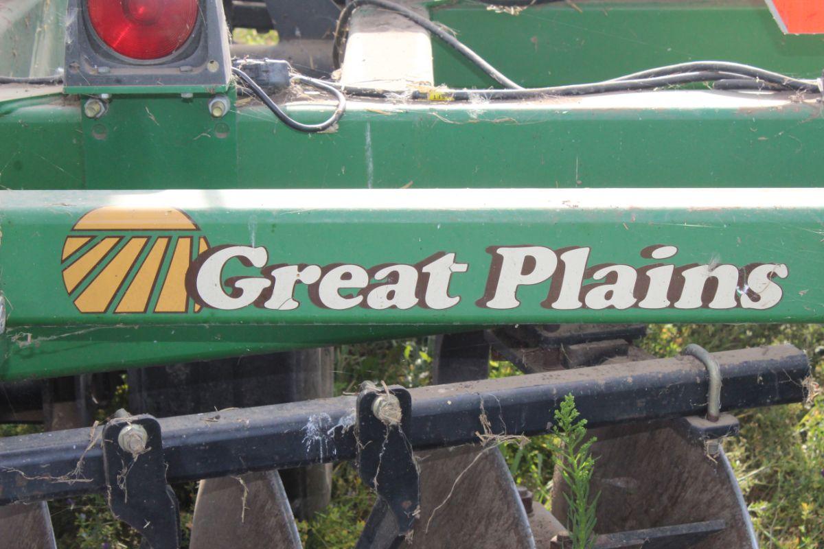 Great Plains 33266 cushion gang 26’ hydraulic fold tandem disc with mulcher