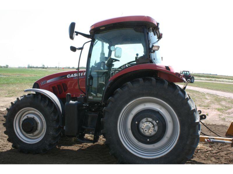 2011 Case-IHC 140 Maxxum MFD diesel tractor - 1,105 Hours
