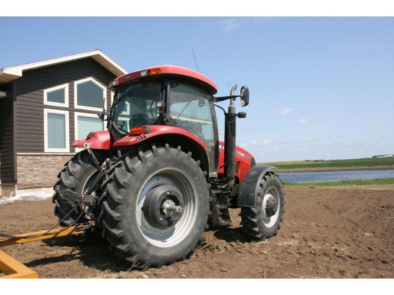 2011 Case-IHC 140 Maxxum MFD diesel tractor - 1,105 Hours