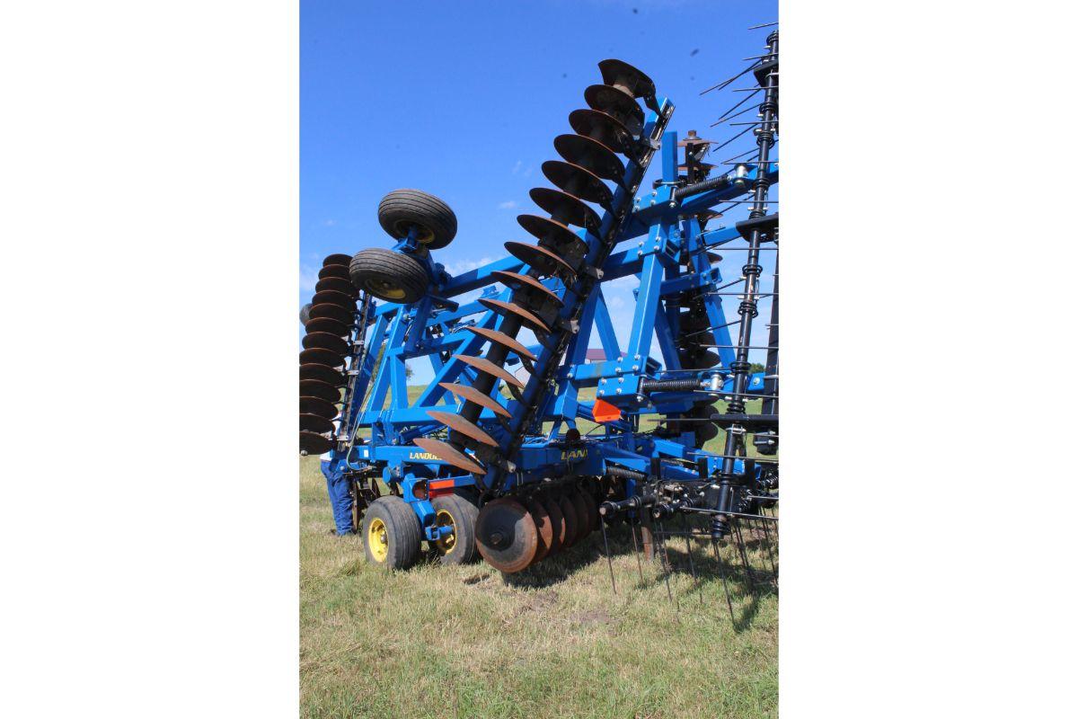 2013 Landoll 6230 29” cushion gang hydraulic fold tandem disk with tine mulcher (like new);