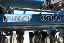 2007 Kinze 3700 24 RN 30” front fold center fill planter