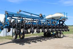 2007 Kinze 3700 24 RN 30” front fold center fill planter