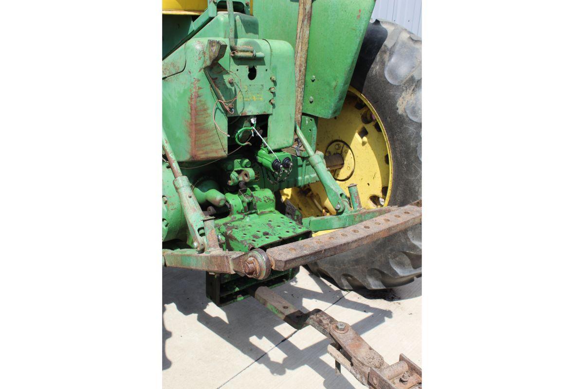 1968 J.D. 3020 Gas tractor