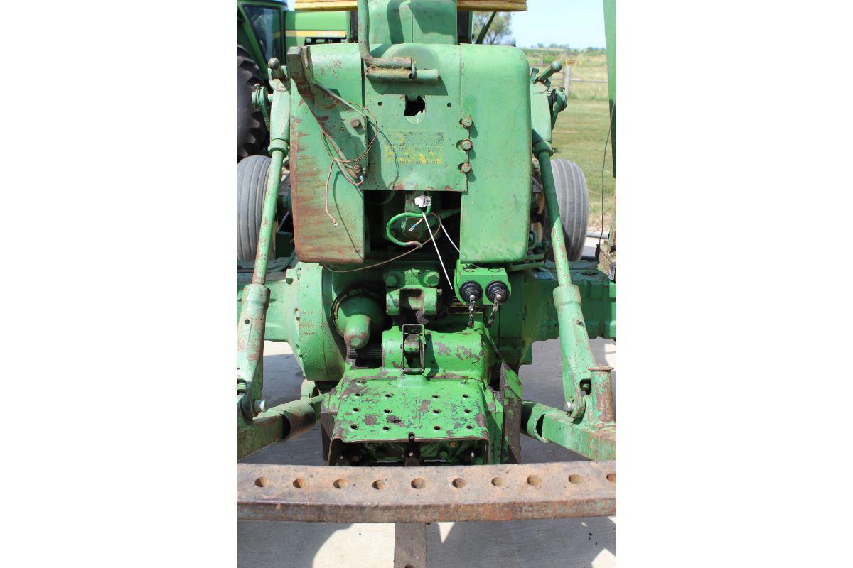 1968 J.D. 3020 Gas tractor