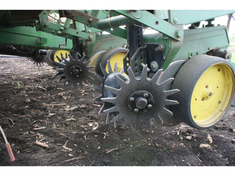 JD 7000 8RW - 36" Planter