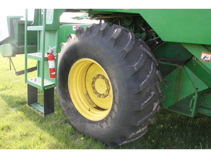 1995 JD 9500 Combine