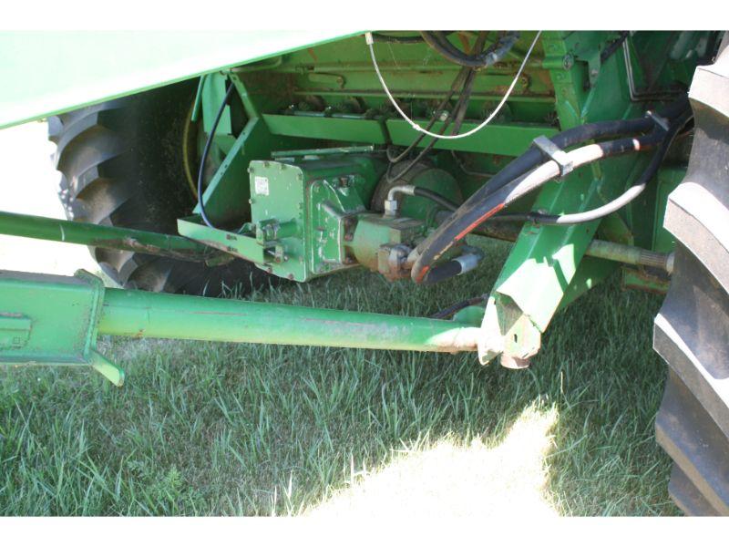 1995 JD 9500 Combine