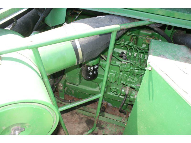 1995 JD 9500 Combine