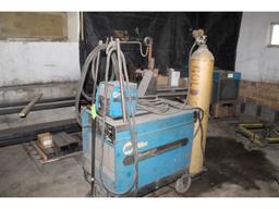 Miller-Delta Weld 451 Welder w/ constant voltage & DC power source