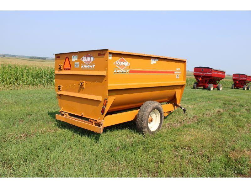 Knight #3130 Reel Auggie Mixer Feed Wagon