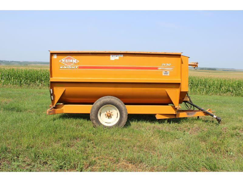 Knight #3130 Reel Auggie Mixer Feed Wagon