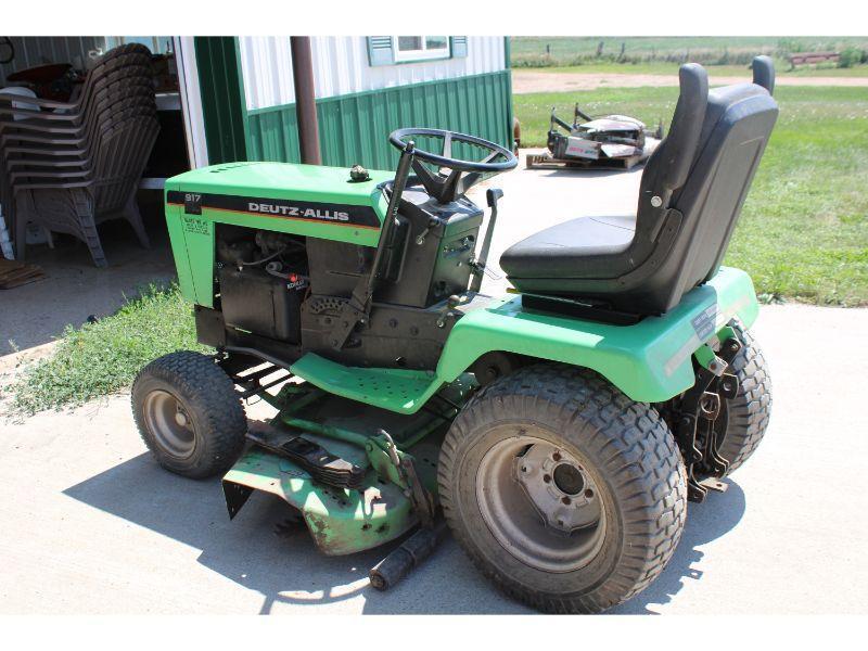 Deutz Allis Mdl. 917 Mower, Hydro w/Extra Blades 48 In. Cut, Good Cond.