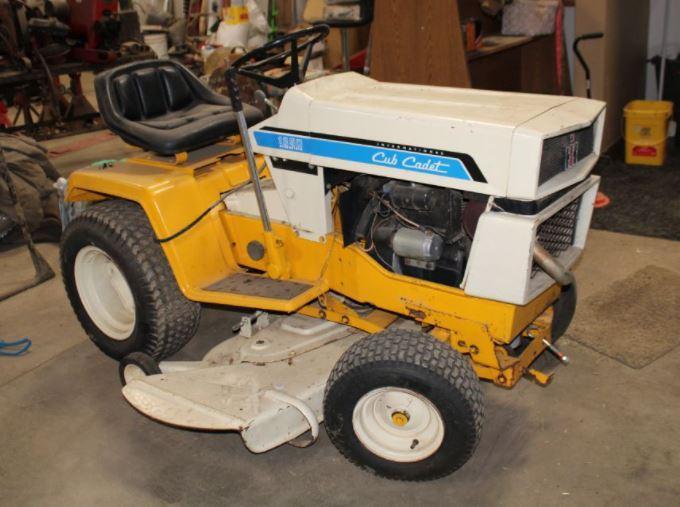 IH Cub Cadet 1250 Hydr. Lawn Tractor