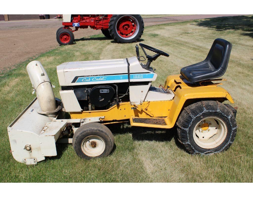 Cub Cadet 1250 Hydrostatic Lawn Tractor