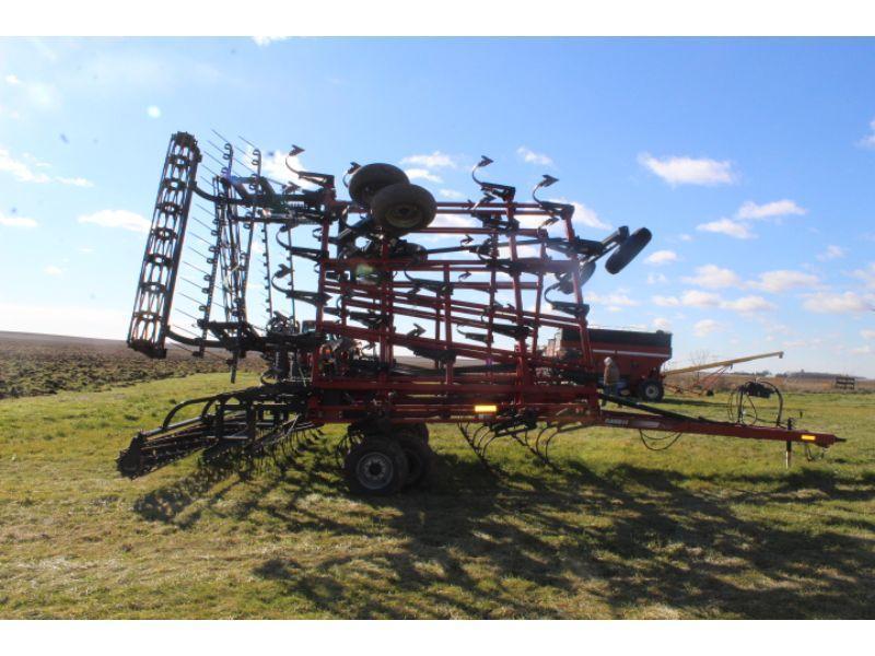 Case IH Tiger Mate 200 Field Cultivator