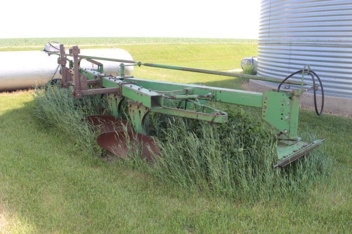 JD 4 bottom plow