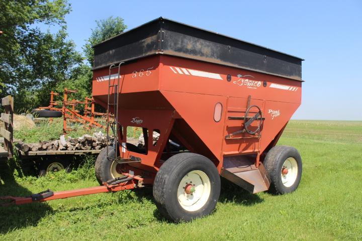 Demco 365 bu. gravity box w/extension