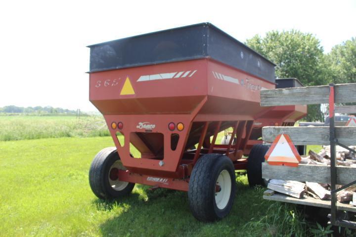 Demco 365 bu. gravity box w/extension