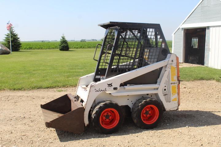 Bobcat 440 skid loader w/Bucket & 18hp gas motor - 3,143 hrs.