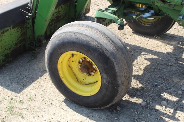 JD 4240 Tractor w/SG Cab w/JD #148 loader