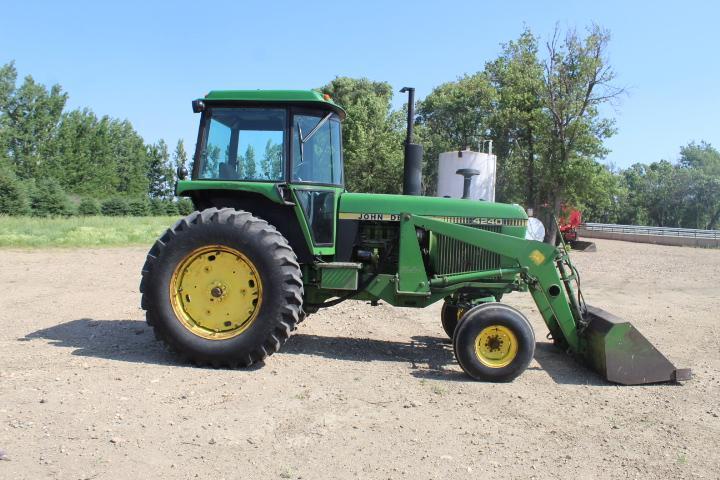 JD 4240 Tractor w/SG Cab w/JD #148 loader