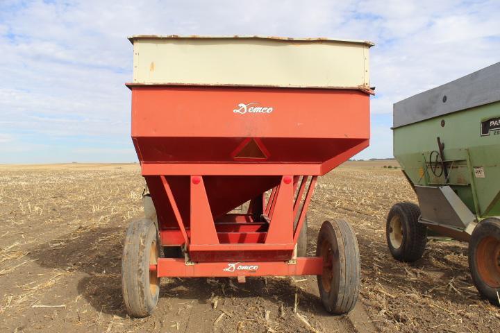 Demco 365 Bu. Gravity Wagon