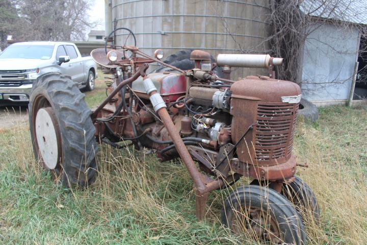 H Farmall Tractor w/ 12.4-38 Tires, Live Hyd., Conc. Wheel Wts., NF, & Horn Loader