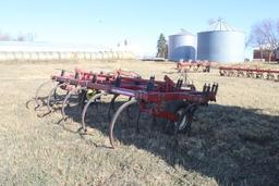 IH 5500 Pulltype 17 Ft. Chisel Plow