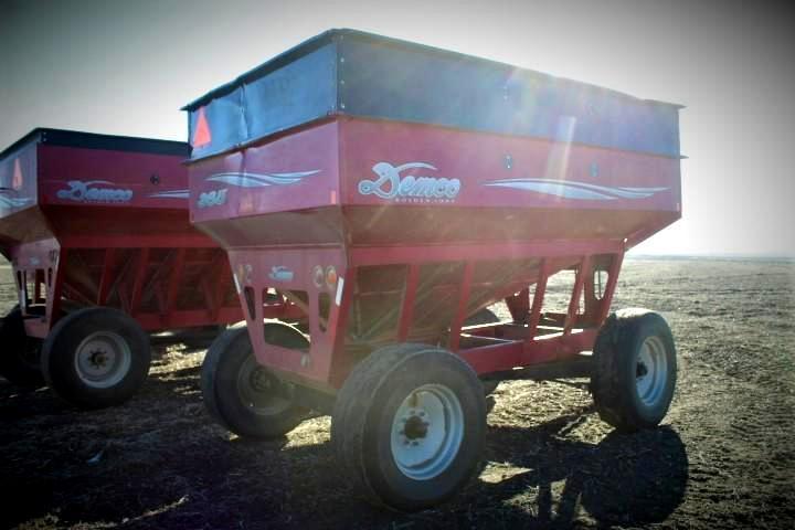 Demco 365 Posi-Flow Gravity Wagon w/ Lights on 12T HD Gear w/385/65R22.5 Tires