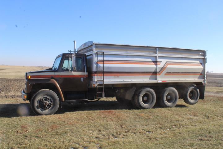 1980 IH Mdl. F1954 DS-SS Dsl. Truck, 20 Ft. Alum. Box & Hoist, 58,050 Miles, Good Cond.