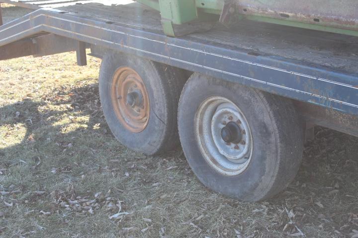 1989 Hillsboro 24 Ft. Flatbed Gooseneck Trailer