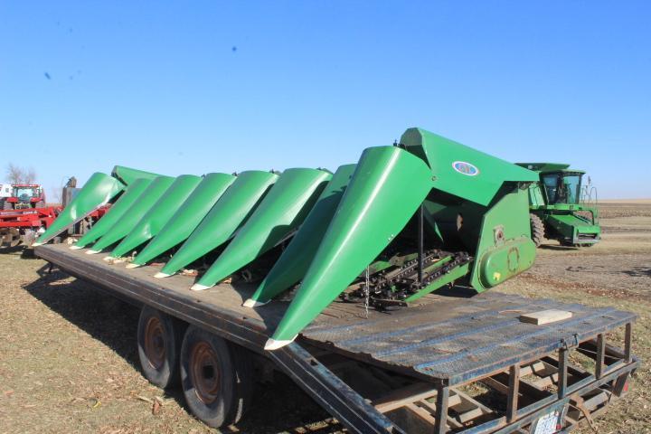 JD #854 8 Row Corn Head w/ Low Tin w/Oil Chains & GVL Poly Snouts